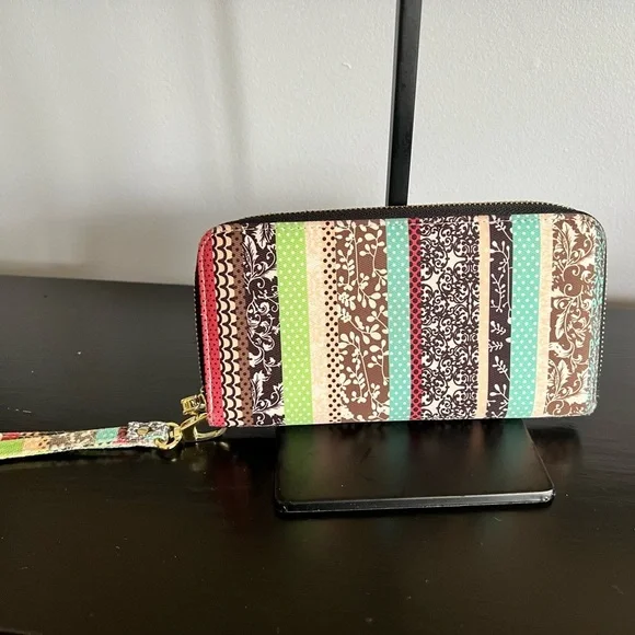 Multicolor Patterned Women's Wallet - Picture 1 of 4
